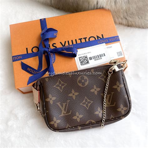 louis vuitton pochette τιμη|Louis Vuitton Pochette monogram.